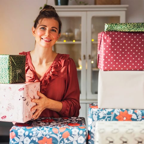 big-sender-woman-with-christmas-gifts-ready-to-use-sendle-for-her-shipments