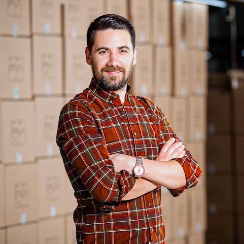 sendle-a-man-in-his-warehouse-cross-hand-smiling