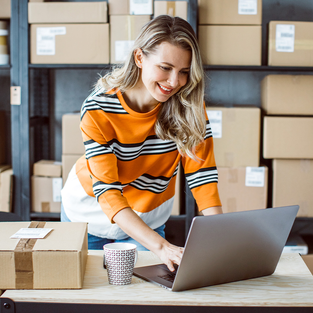 sendle-woman-on-laptop-busy-peak-seasonjpg